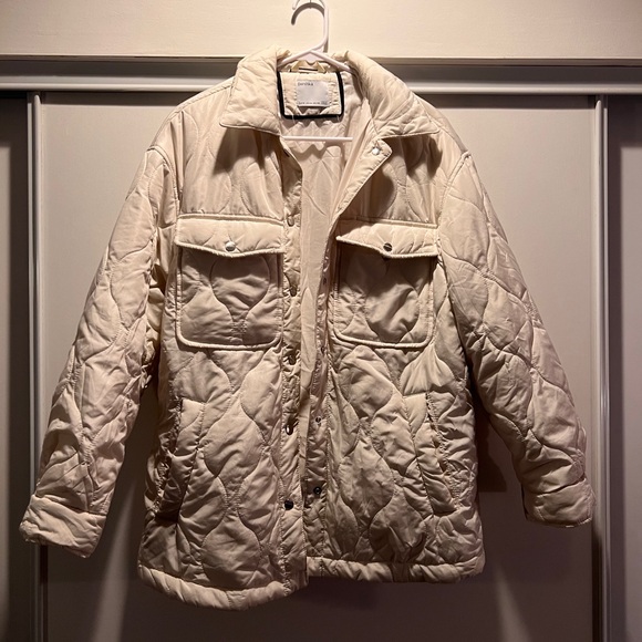 bershka white jacket quilted preloved size medium see description oversized - Picture 11 of 13